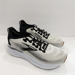 Brooks Adrenaline GTS 25 running shoes